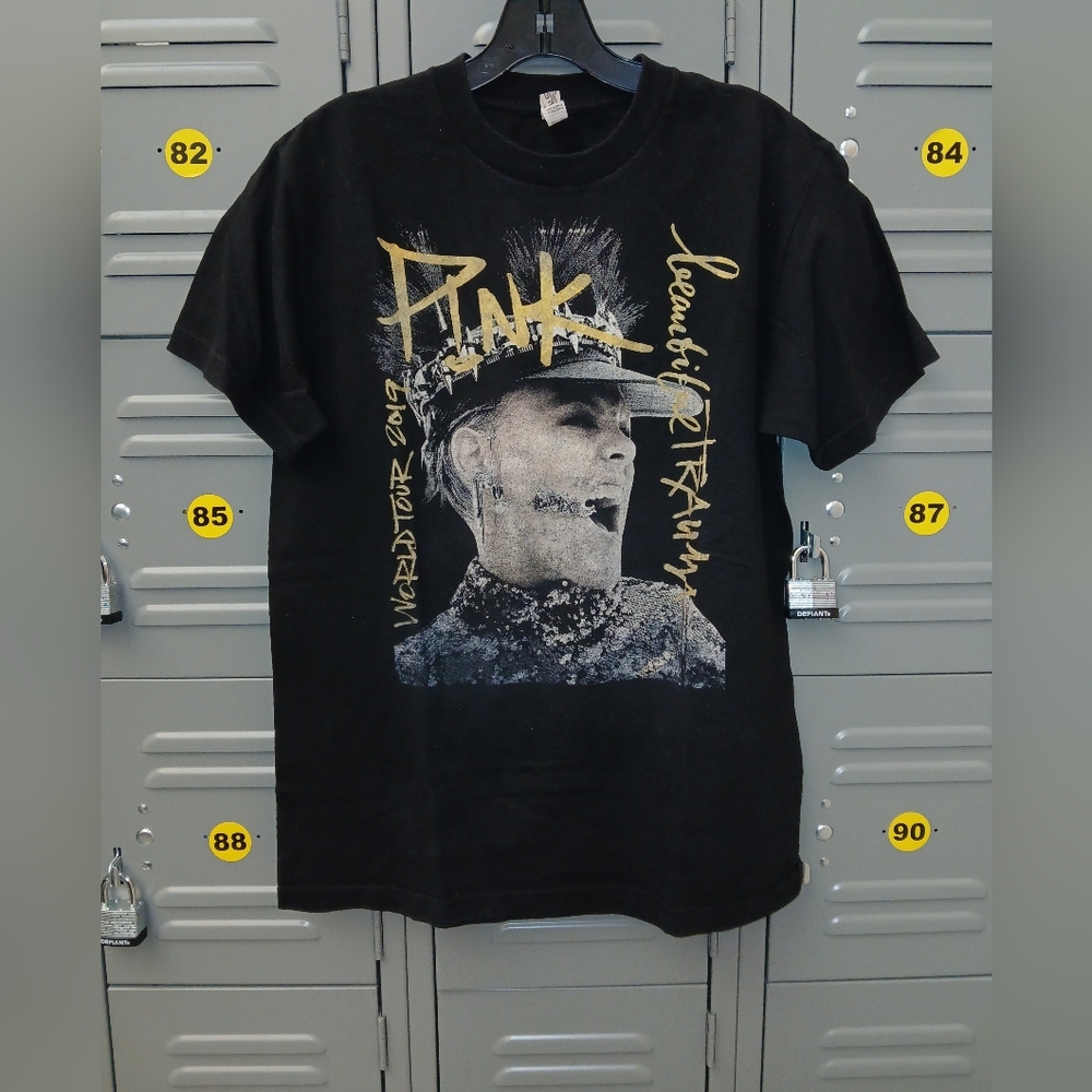 P!NK/PINK Beautiful Trauma World Tour 2019 Concert TShirt Size M - Picture 1 of 7